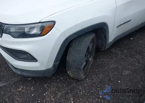 2025 Jeep Compass Latitude 4X4 z USA, uszkodzony, nr VIN 3C4NJDBN0ST598244